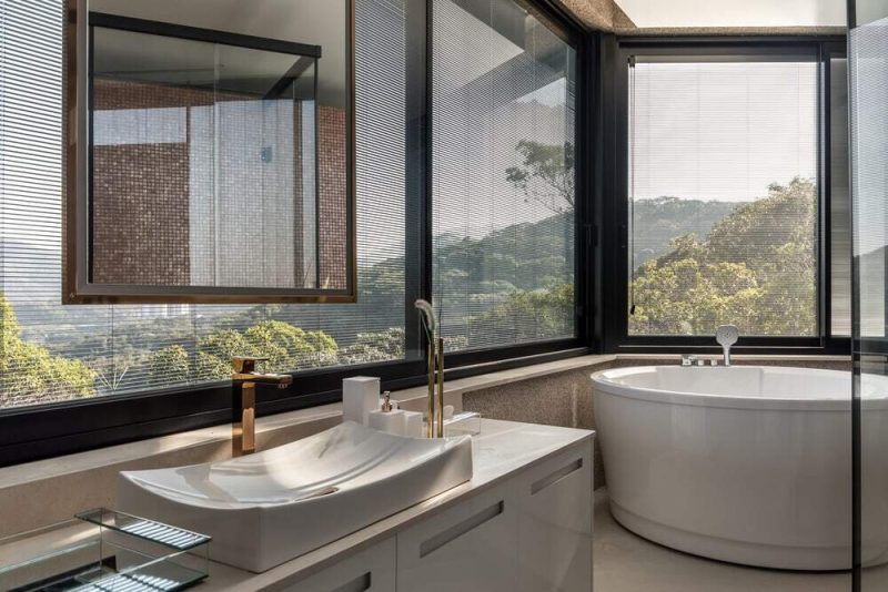 Panoramic House by Schuchovski Arquitetura