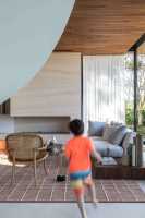 Panoramic House by Schuchovski Arquitetura