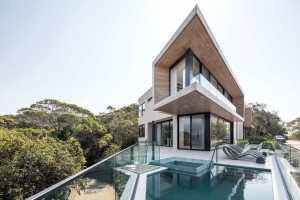 Panoramic House by Schuchovski Arquitetura