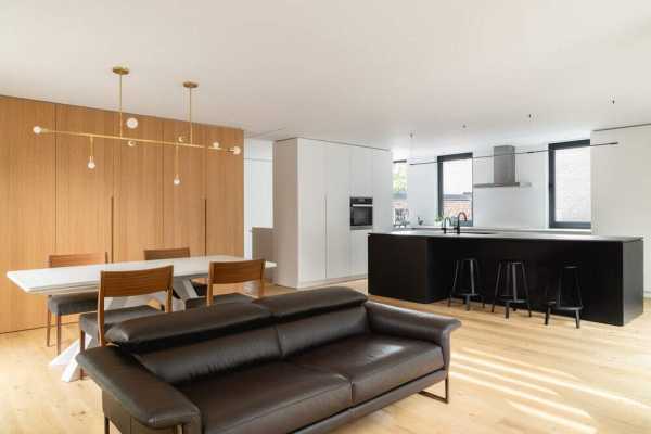 10th Avenue Duplex by Paul Bernier Architecte