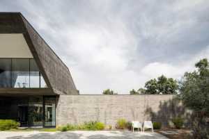 Cork Oak House by Hugo Pereira Arquitetos