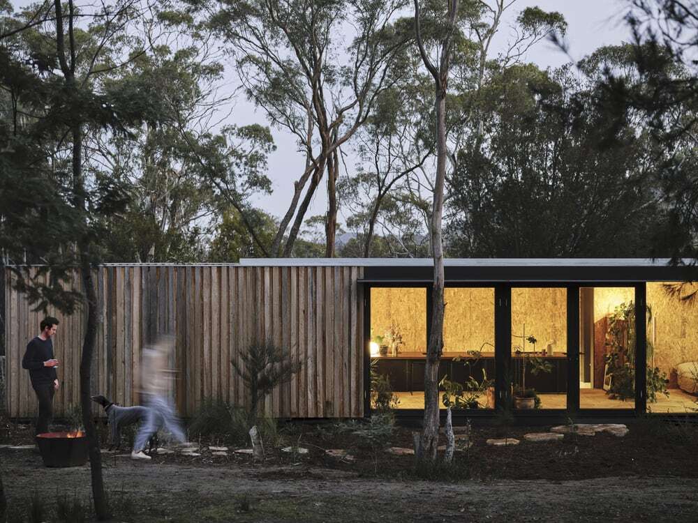 Casa Acton Extends the Sense of Space into a Landscaped Garden