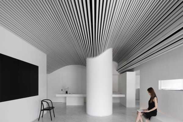 Runxuan Textile Office - A Pure White Space Filled with Rhythm