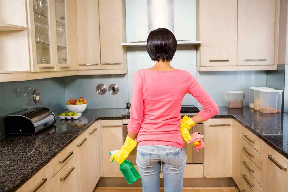 5 Easy Ways To Deep Clean Your Kitchen Cabinets