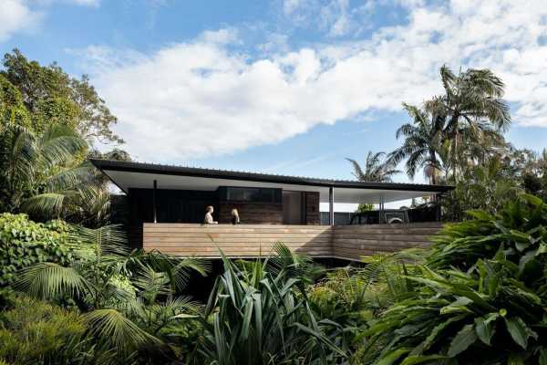 Larus Marinus House, Wategos by Harley Graham Architects