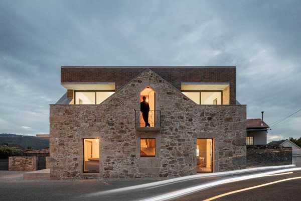 A House Inside a Ruin - Rehabilitation Project by Tiago Sousa