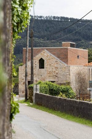 A House Inside a Ruin - Rehabilitation Project by Tiago Sousa