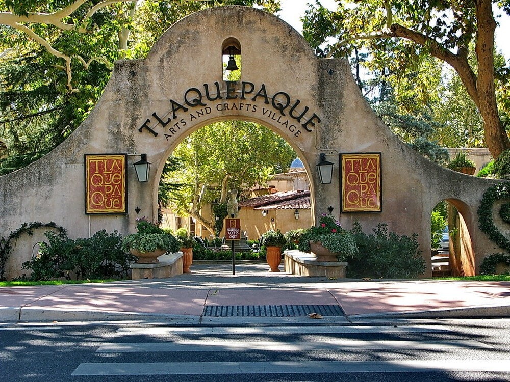 TLAQUEPAQUE ARTS AND SHOPPING VILLAGE