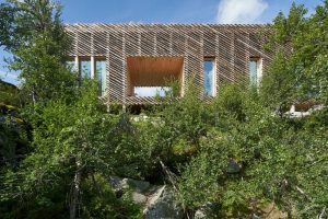 Skigard Hytte Cabin by Mork-Ulnes Architects