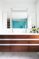 bathroom, Tennis House by Sonya Lee Architect