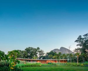 Asa House by Bernardes Arquitetura