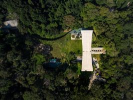 Asa House by Bernardes Arquitetura