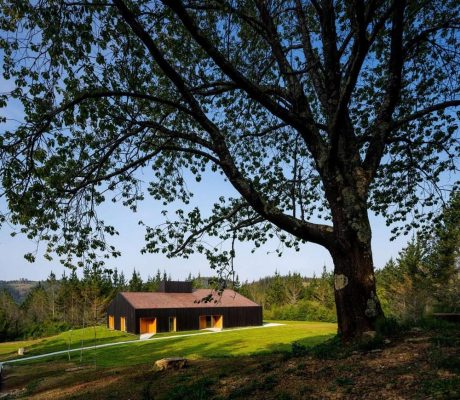 Caserío Azkarraga Farmhouse, Spain by BABELstudio