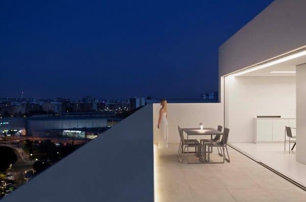 Attic Blanc, Valencia by Fran Silvestre Arquitectos