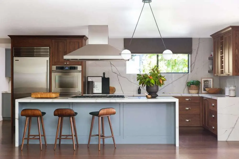 A Bright and Modern Kitchen for a Multi-Generational Home