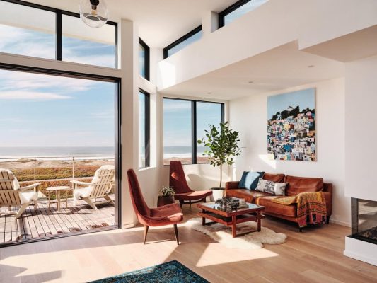 "Above the Dune" Home for Dedicated Surfer / Levy Art + Architecture