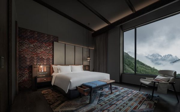 Hotel Indigo Jiuzhai by CCD / Cheng Chung Design