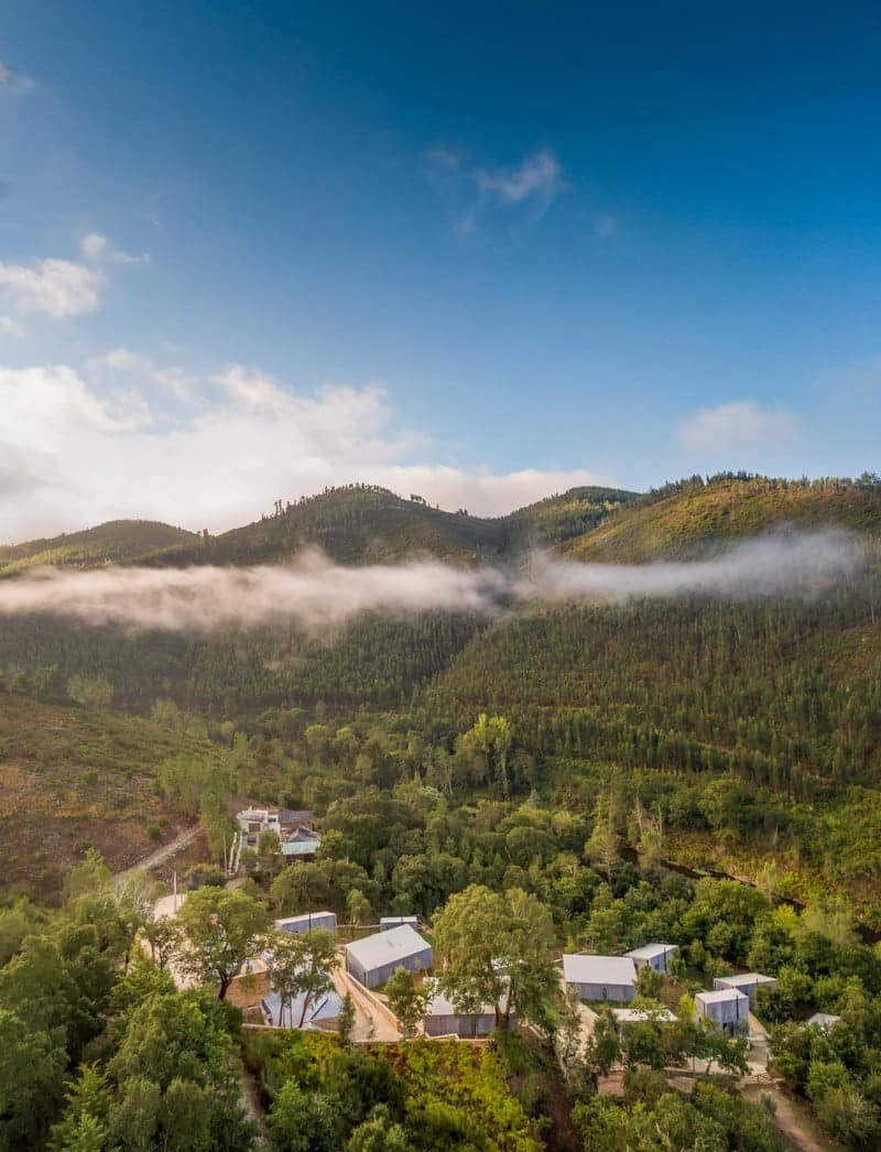 Paradinha Retreat Cabins / SUMMARY Arquitectos