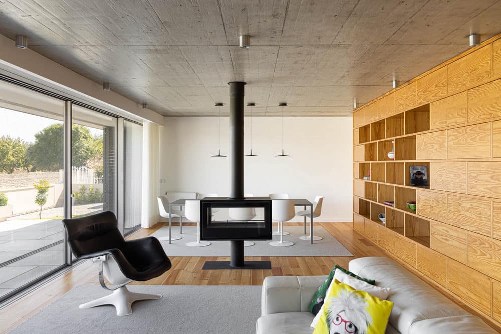 Concrete and Riga Wood Create Interior Confort in a Rural House