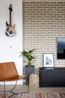 Canary Wharf Apartment, London / Slightly Quirky