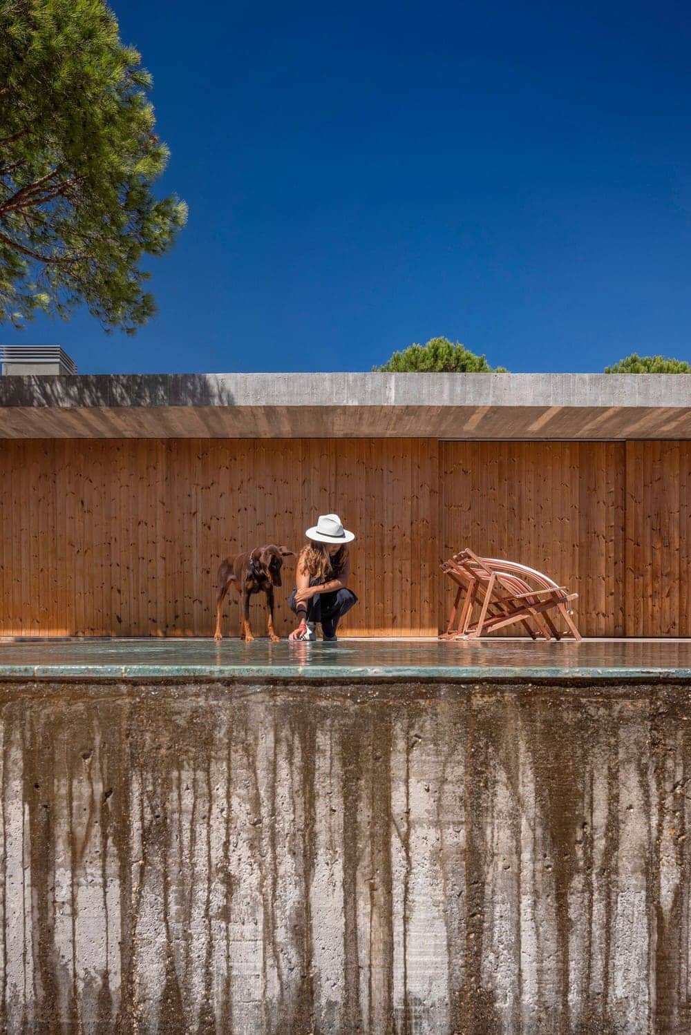 Praia Verde House by Atelier Central Arquitectos