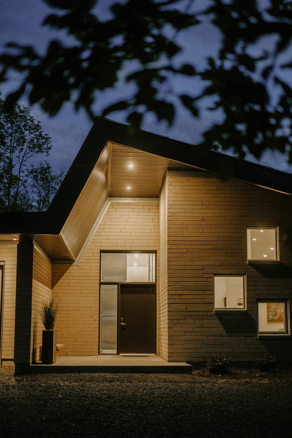 Residence-Office Near a Lake in Quebec