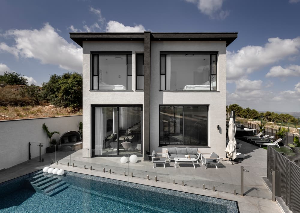 Luxury Resort Villa, Yehudit Schneider