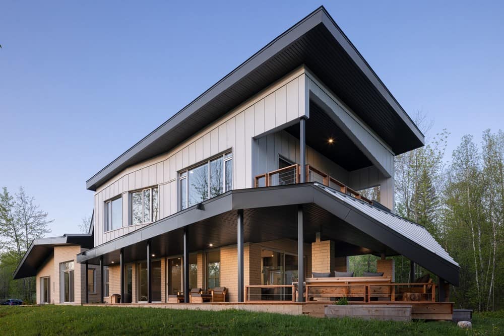 Residence-Office Near a Lake in Quebec