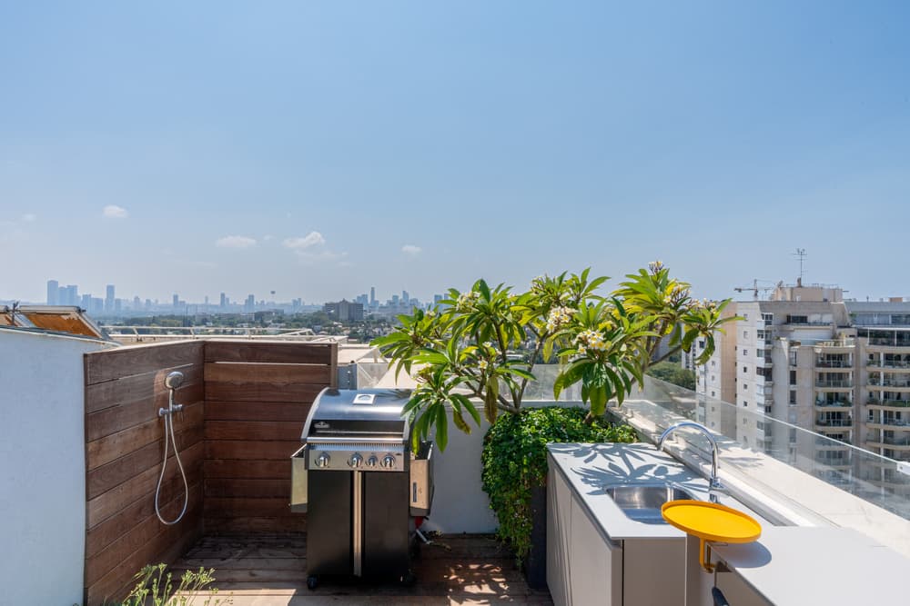 Tel-Aviv Triplex Apartment by Studio Dulu