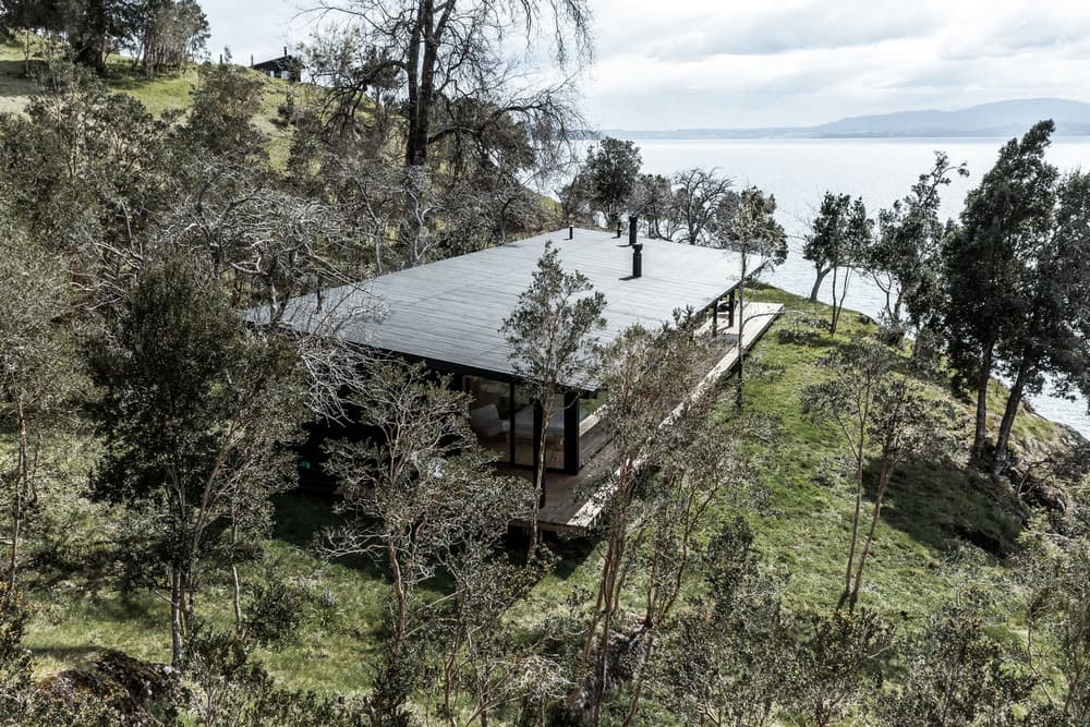 Lake Retreat House / Blaq Arquitectos