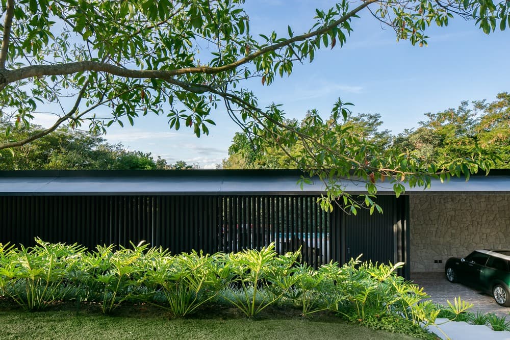 BM Residence, Brazil / Belluzzo Martinhao Arquitetos