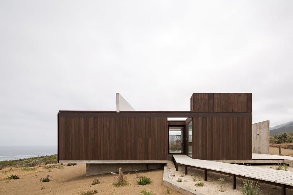 Las Vizcachas House / Juan Pablo Ureta Arquitectos