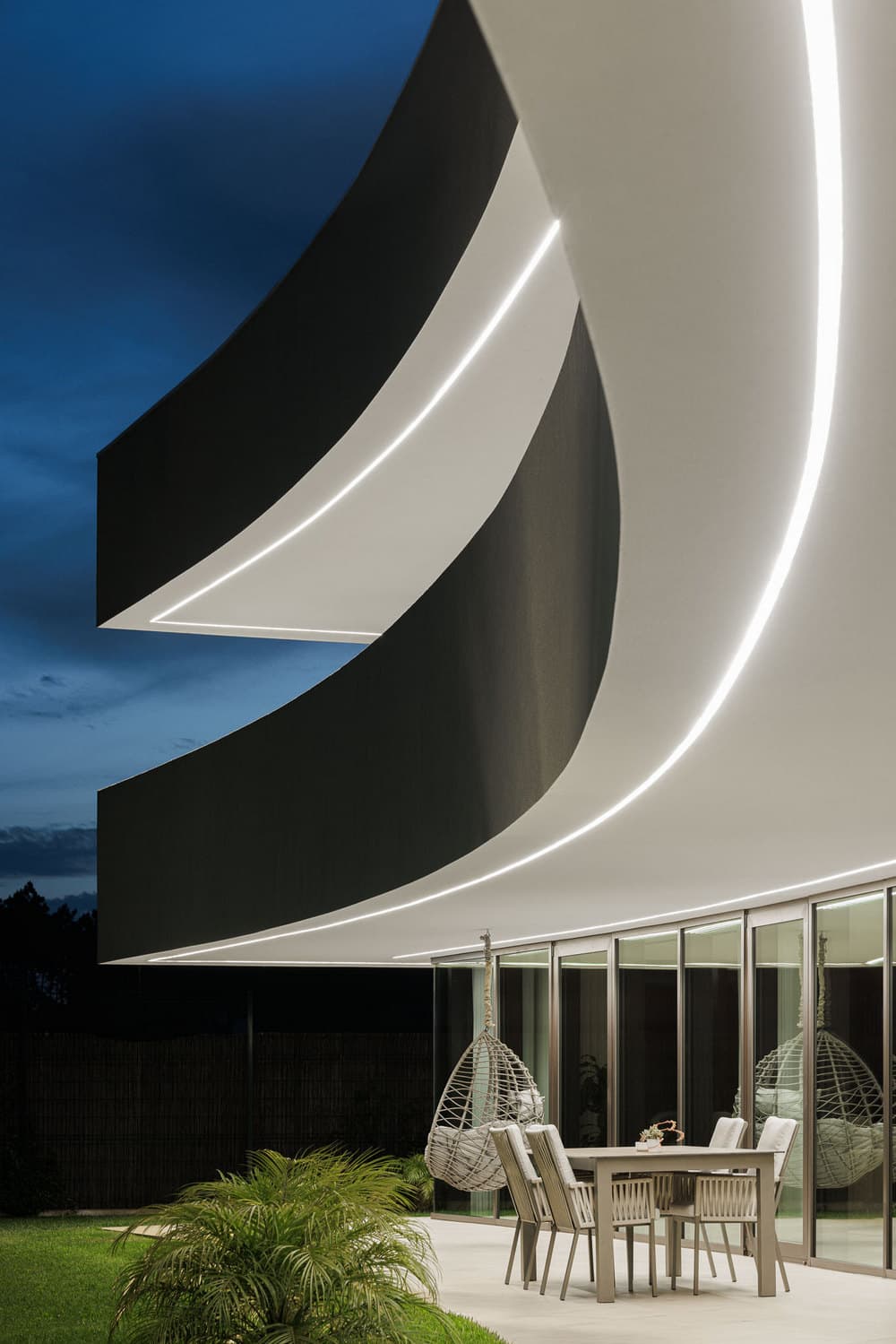 The Curved White House in Portugal