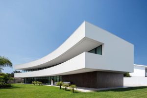 The Curved White House in Portugal