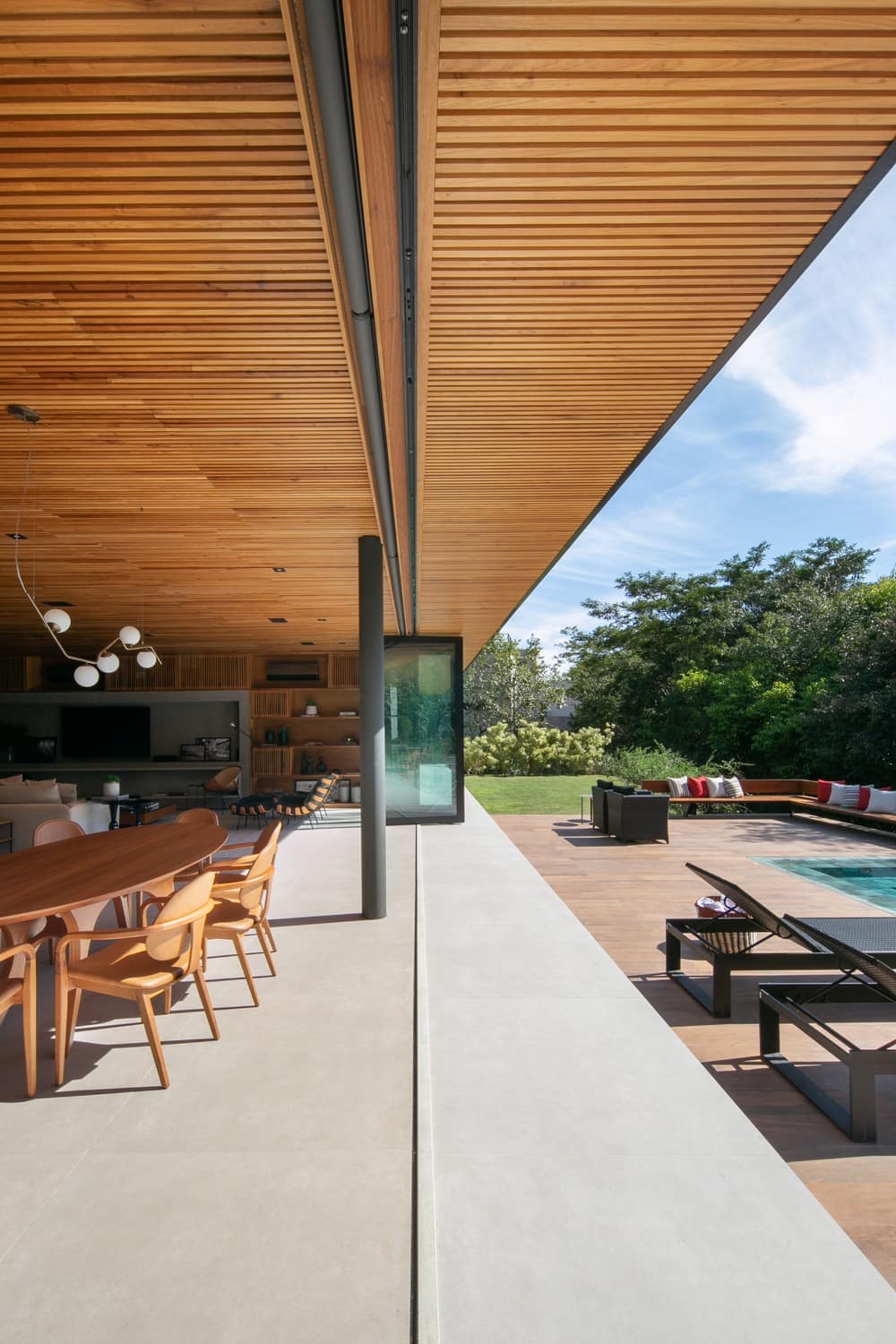 BM Residence, Brazil / Belluzzo Martinhao Arquitetos