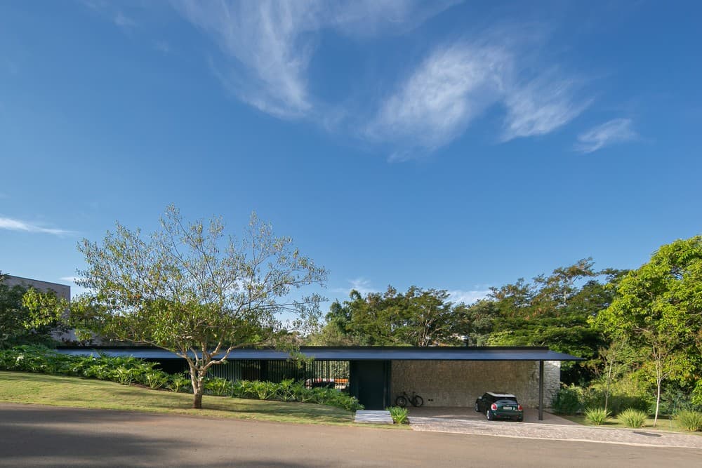 BM Residence, Brazil / Belluzzo Martinhao Arquitetos