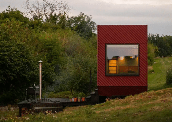 Contemporary Tiny House Holiday Retreat by Lama