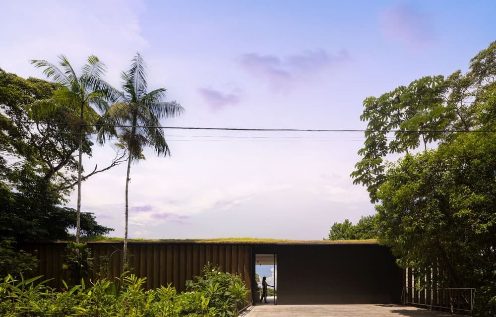 Atlantic Forest House / Studio Arthur Casas