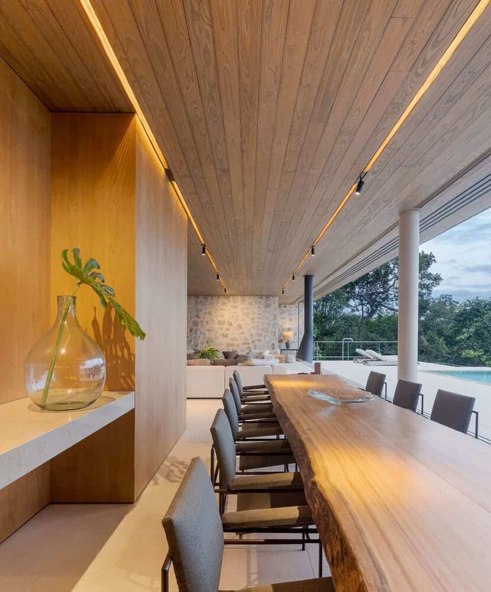 dining area / Studio Arthur Casas