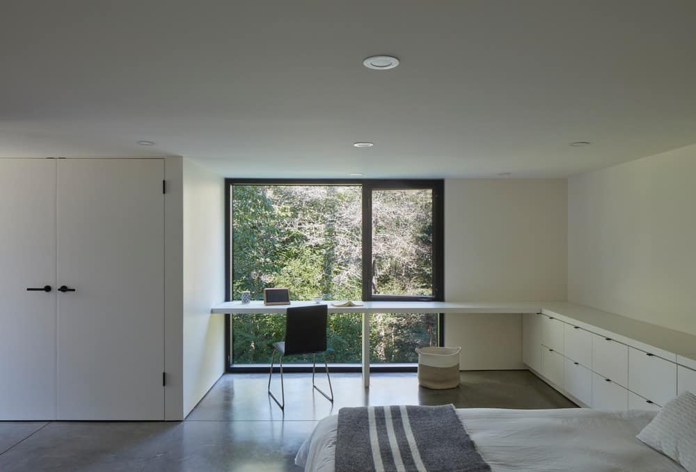 bedroom, Mackay-Lyons Sweetapple Architects