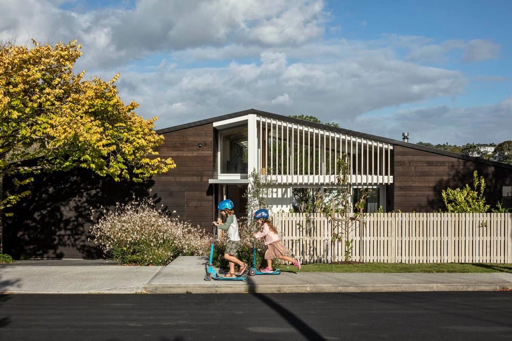 Zonnebries House by Strachan Group Architects