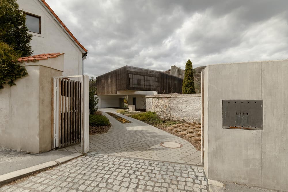 Family House Hlubocepy by RO_AR Szymon Rozwalka Architects