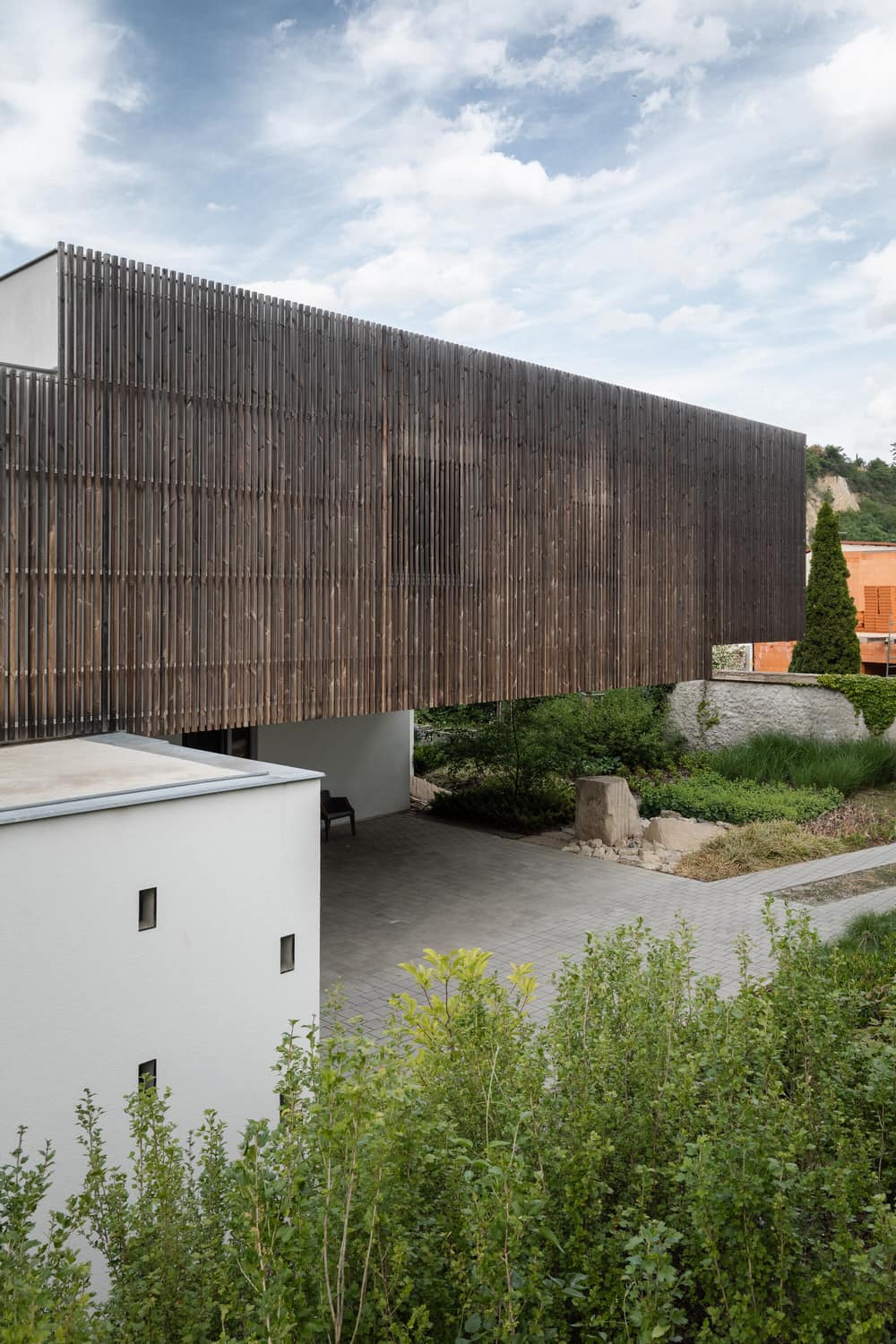 Family House Hlubocepy by RO_AR Szymon Rozwalka Architects