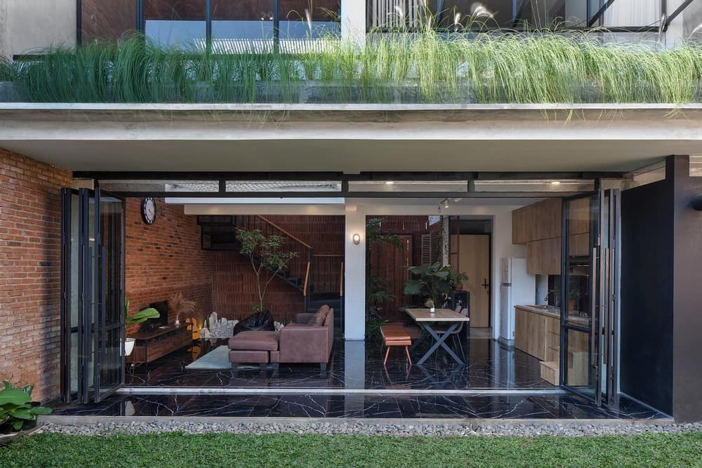 Kampoong In House by Ismail Solehudin Architecture