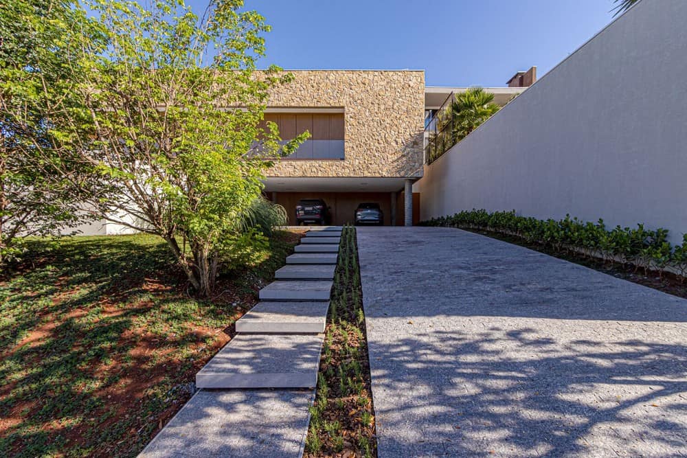 Ramp House by Coelho Neto Arquitetura