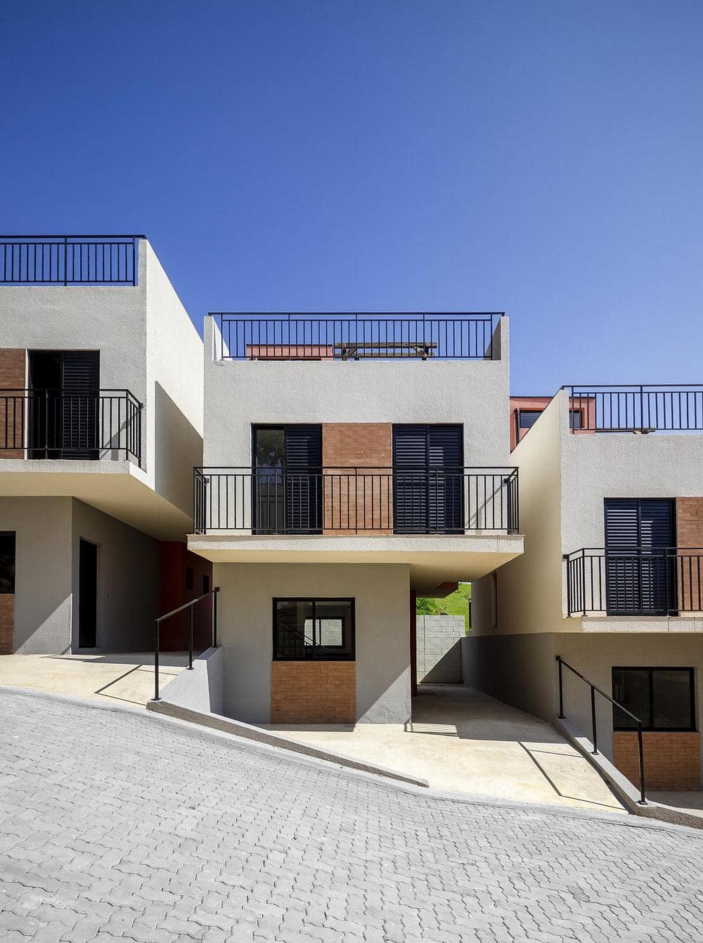 Solarium Popular Houses by TAU Arquitetos