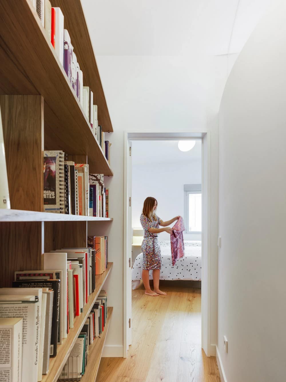 Curvy Apartment, Madrid / Laura Ortin Arquitectura