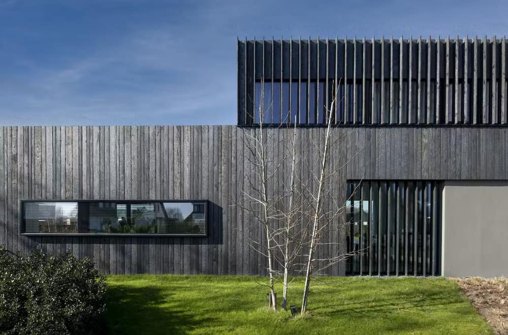 Silky Black House by Joris Verhoeven Architectuur