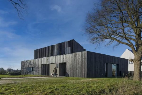 Silky Black House by Joris Verhoeven Architectuur