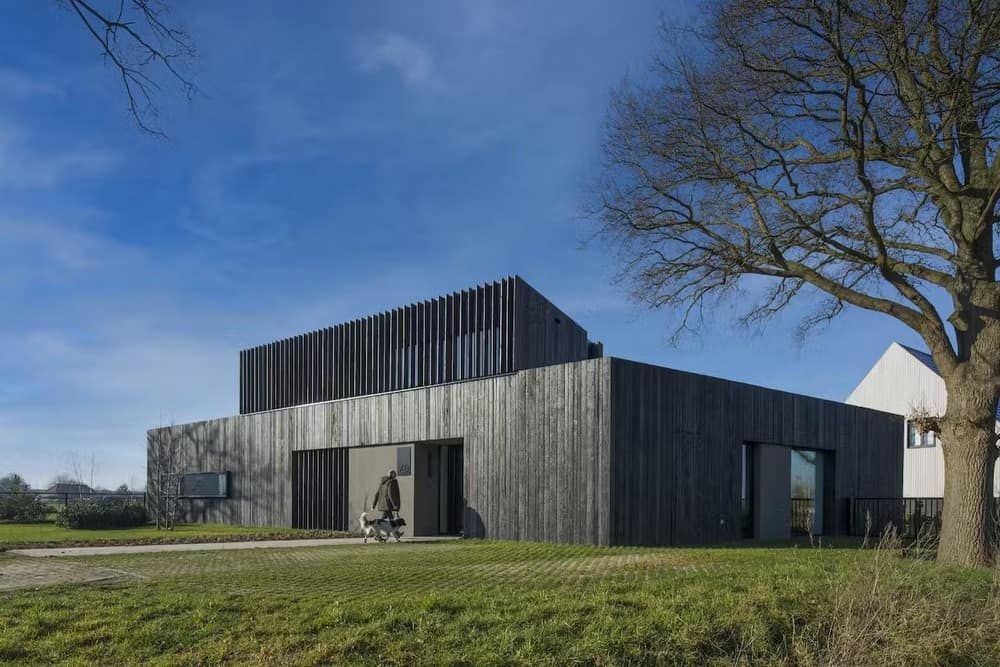 Silky Black House by Joris Verhoeven Architectuur